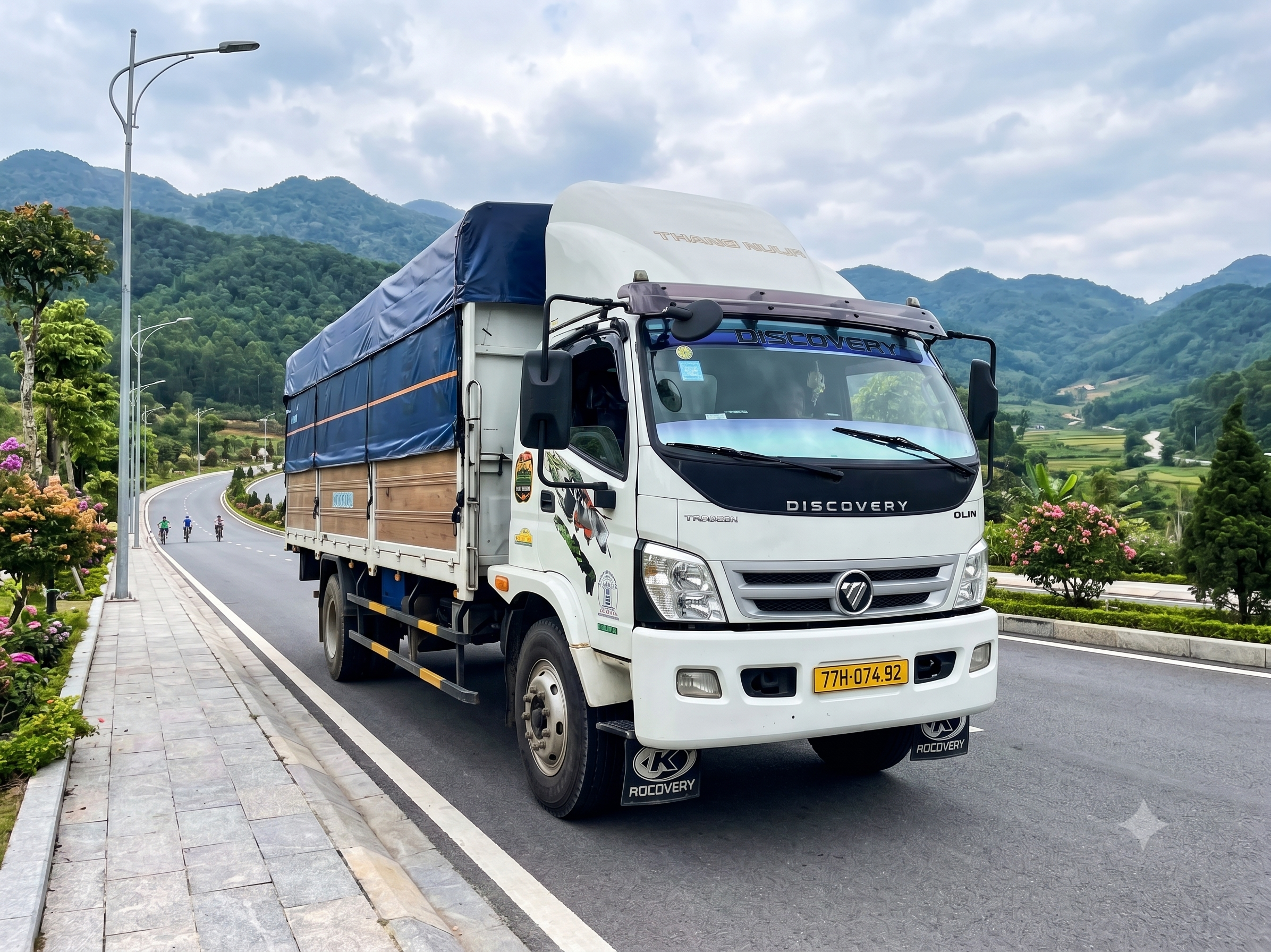 Xe tải vận chuyển hàng hóa